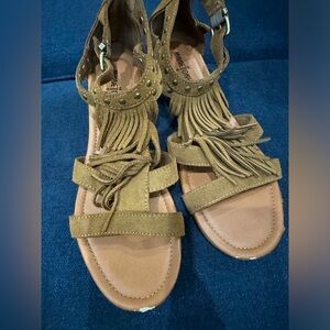 Minnetonka gladiator sandals, Size 8